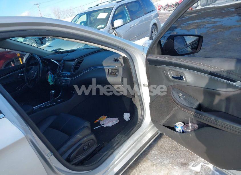 Photo 5 of 2018 Chevrolet Impala 1LT (VIN 1G1105SAXJU144147)