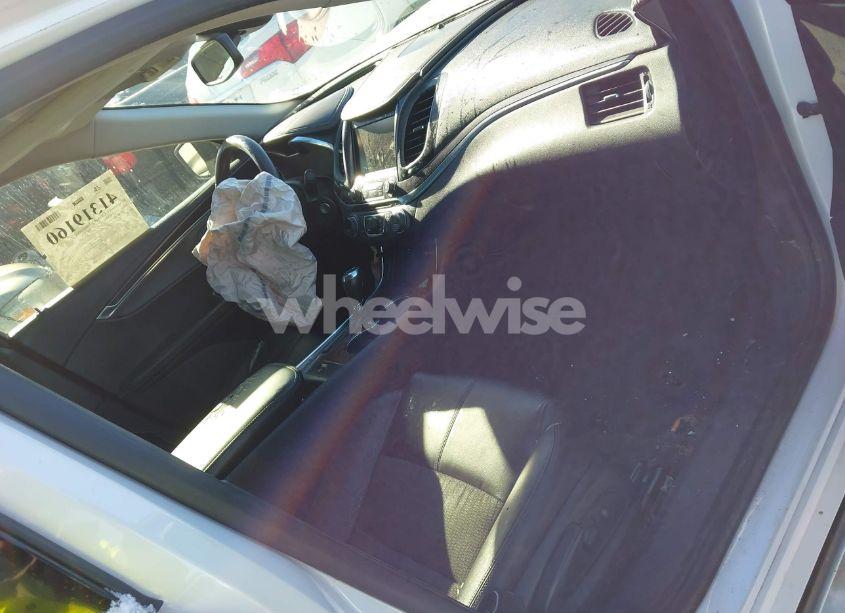 Photo 5 of 2015 Chevrolet Impala 1LT (VIN 1G1115SLXFU121666)