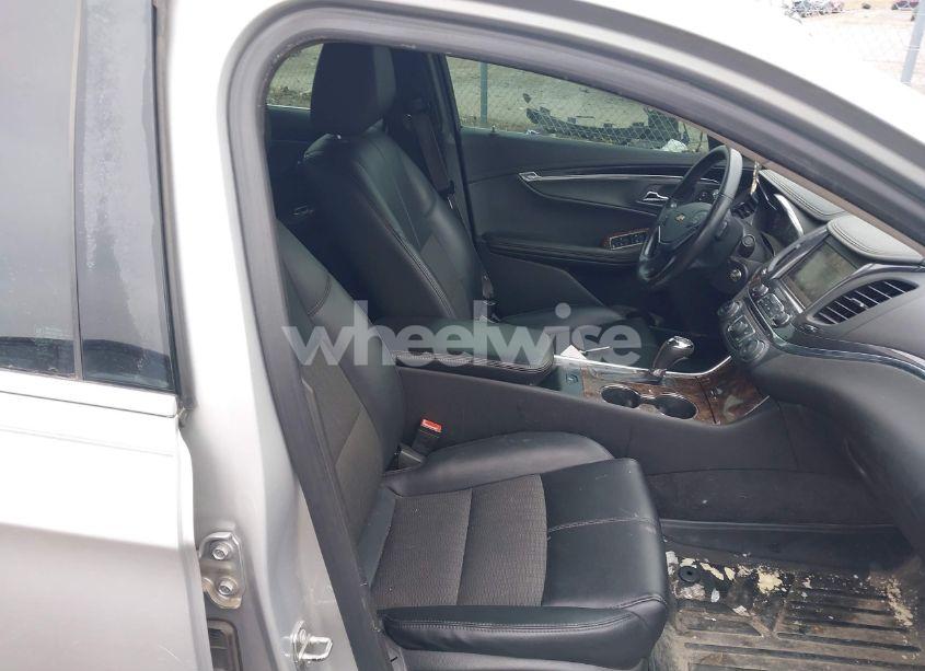 Photo 5 of 2015 Chevrolet Impala 2LT (VIN 1G1125S30FU138781)