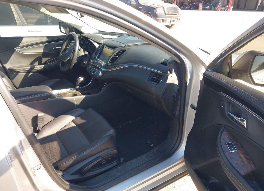 Photo 5 of 2015 Chevrolet Impala 2LT (VIN 1G1125S32FU132626)