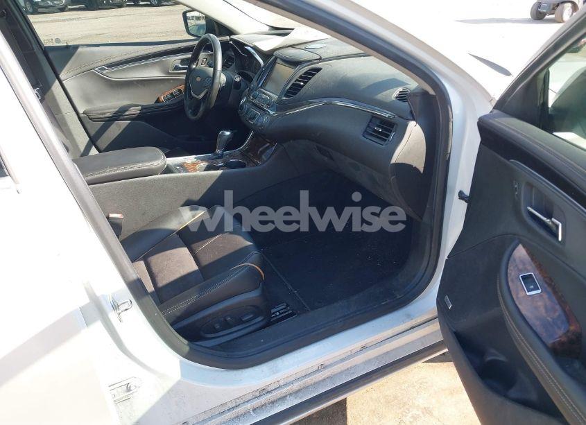 Photo 5 of 2015 Chevrolet Impala 2LT (VIN 1G1125S35FU138193)