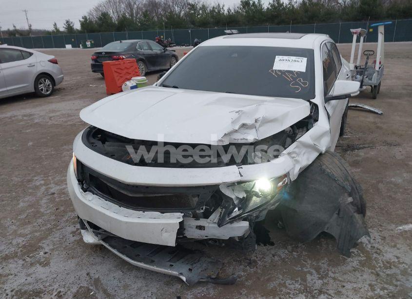 Photo 2 of 2015 Chevrolet Impala 2LT (VIN 1G1125S36FU126490)