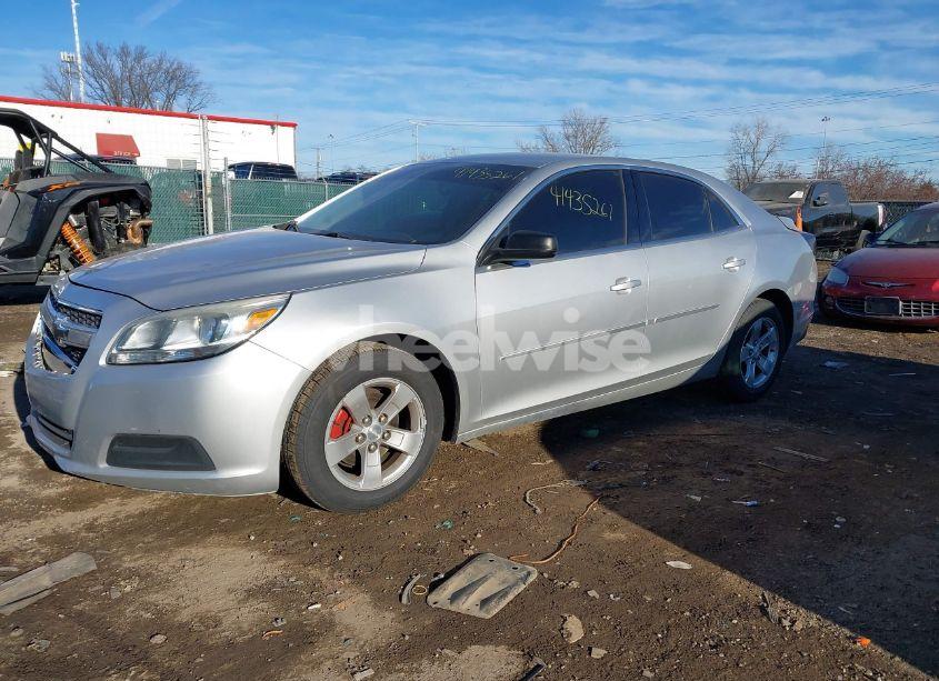 Photo 2 of 2013 Chevrolet Malibu 1LS (VIN 1G11B5SA0DF164698)