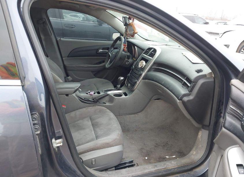 Photo 5 of 2015 Chevrolet Malibu LS (VIN 1G11B5SL2FF166389)