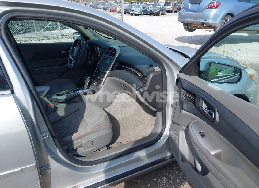Photo 5 of 2015 Chevrolet Malibu LS (VIN 1G11B5SL6FF122184)