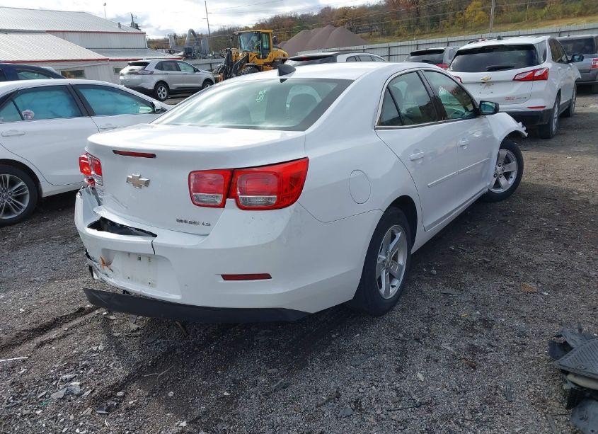 Photo 4 of 2015 Chevrolet Malibu LS (VIN 1G11B5SL7FF108293)