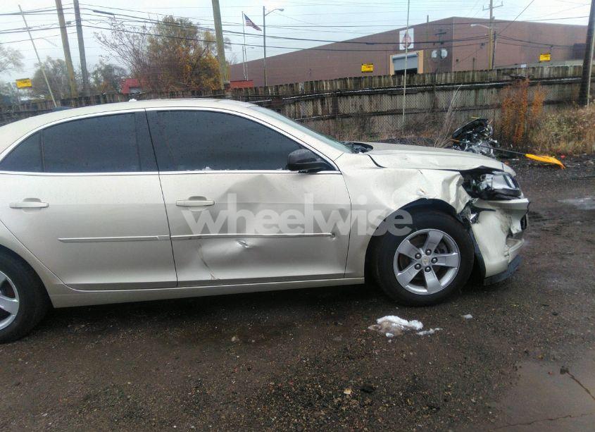 Photo 13 of 2015 Chevrolet Malibu LS (VIN 1G11B5SL9FF114855)