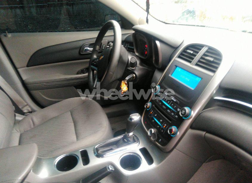 Photo 5 of 2015 Chevrolet Malibu LS (VIN 1G11B5SL9FF114855)