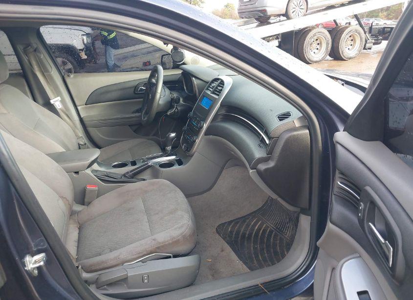 Photo 5 of 2015 Chevrolet Malibu LS (VIN 1G11B5SLXFF271049)