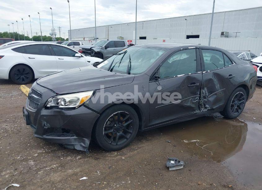 Photo 2 of 2013 Chevrolet Malibu 1LT (VIN 1G11C5SA7DF269879)