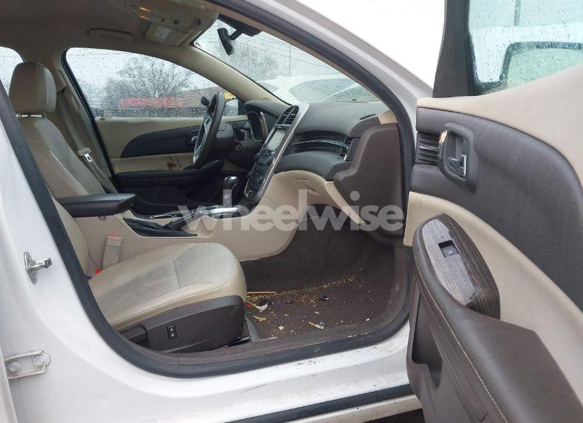 Photo 5 of 2014 Chevrolet Malibu 1LT (VIN 1G11C5SL0EF118935)