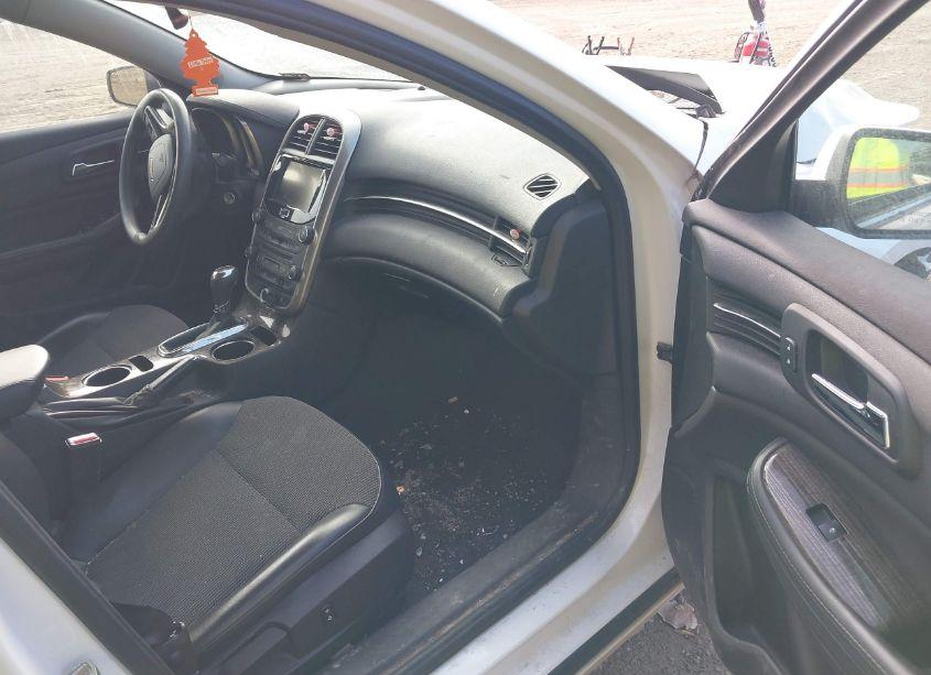 Photo 5 of 2015 Chevrolet Malibu 1LT (VIN 1G11C5SL0FF148177)