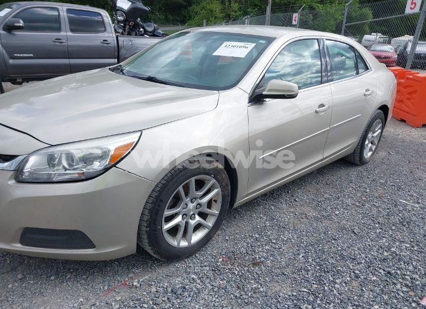 Photo 2 of 2015 Chevrolet Malibu 1LT (VIN 1G11C5SL0FF176612)