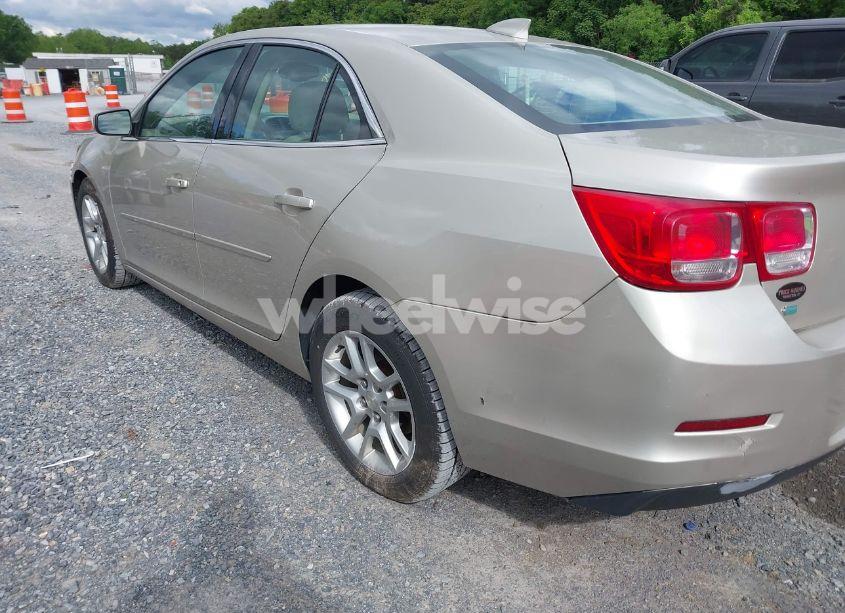 Photo 3 of 2015 Chevrolet Malibu 1LT (VIN 1G11C5SL0FF176612)