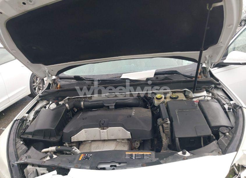 Photo 10 of 2015 Chevrolet Malibu 1LT (VIN 1G11C5SL0FF190400)
