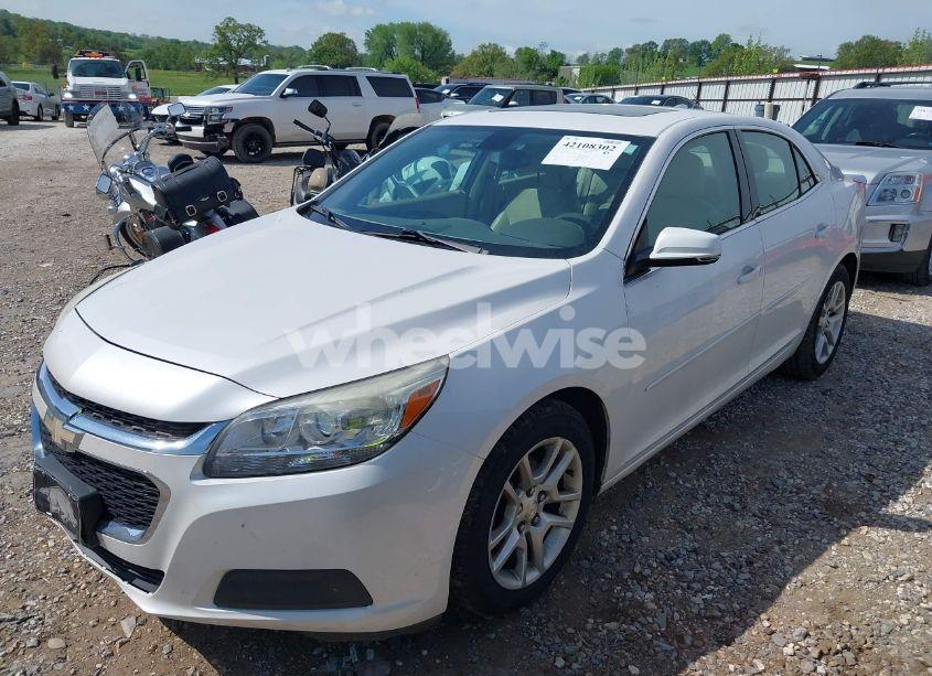 Photo 2 of 2015 Chevrolet Malibu 1LT (VIN 1G11C5SL1FF294104)