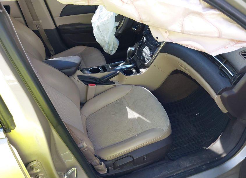 Photo 5 of 2015 Chevrolet Malibu 1LT (VIN 1G11C5SL2FF107081)
