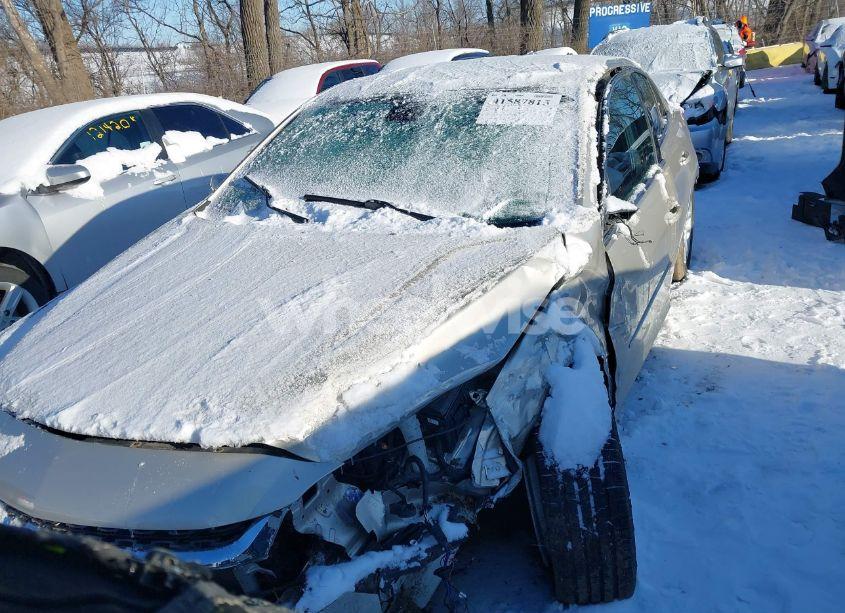 Photo 2 of 2015 Chevrolet Malibu 1LT (VIN 1G11C5SL2FF115536)