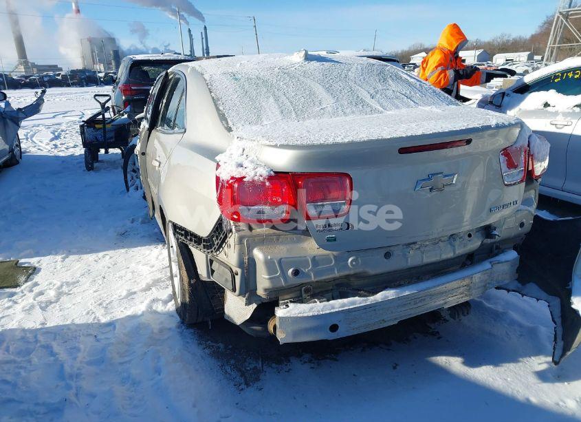 Photo 3 of 2015 Chevrolet Malibu 1LT (VIN 1G11C5SL2FF115536)