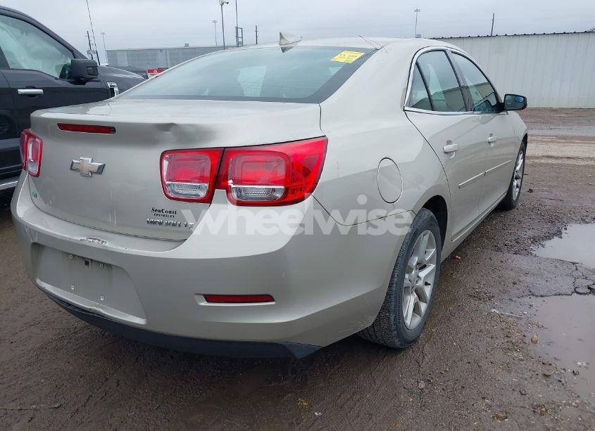 Photo 4 of 2015 Chevrolet Malibu 1LT (VIN 1G11C5SL2FF186610)
