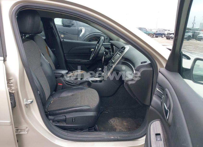 Photo 5 of 2015 Chevrolet Malibu 1LT (VIN 1G11C5SL2FF186610)