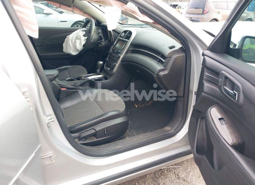 Photo 5 of 2015 Chevrolet Malibu 1LT (VIN 1G11C5SL2FF271883)