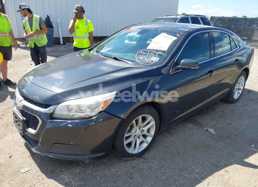 Photo 2 of 2015 Chevrolet Malibu 1LT (VIN 1G11C5SL2FF311329)