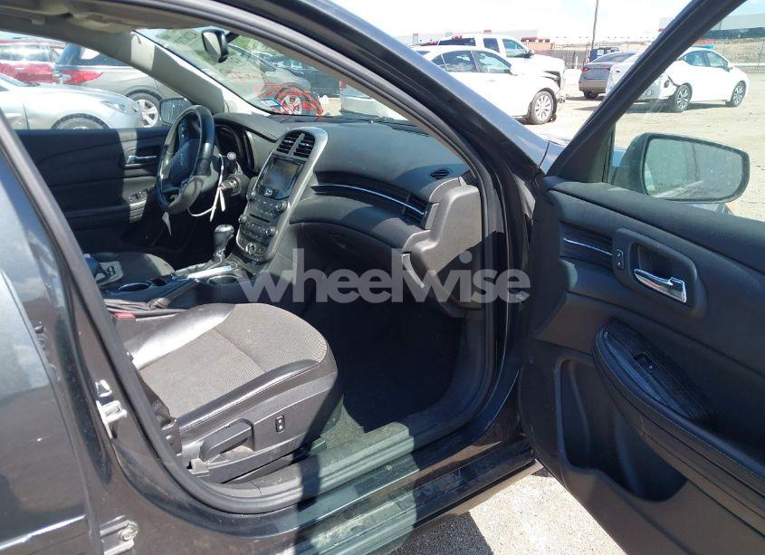 Photo 5 of 2015 Chevrolet Malibu 1LT (VIN 1G11C5SL2FF311329)