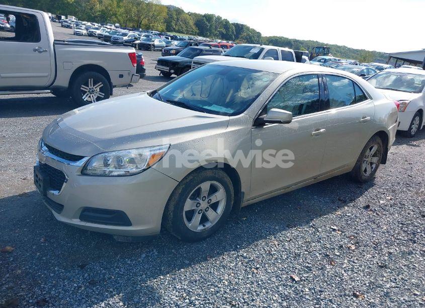 Photo 2 of 2015 Chevrolet Malibu 1LT (VIN 1G11C5SL2FF353810)