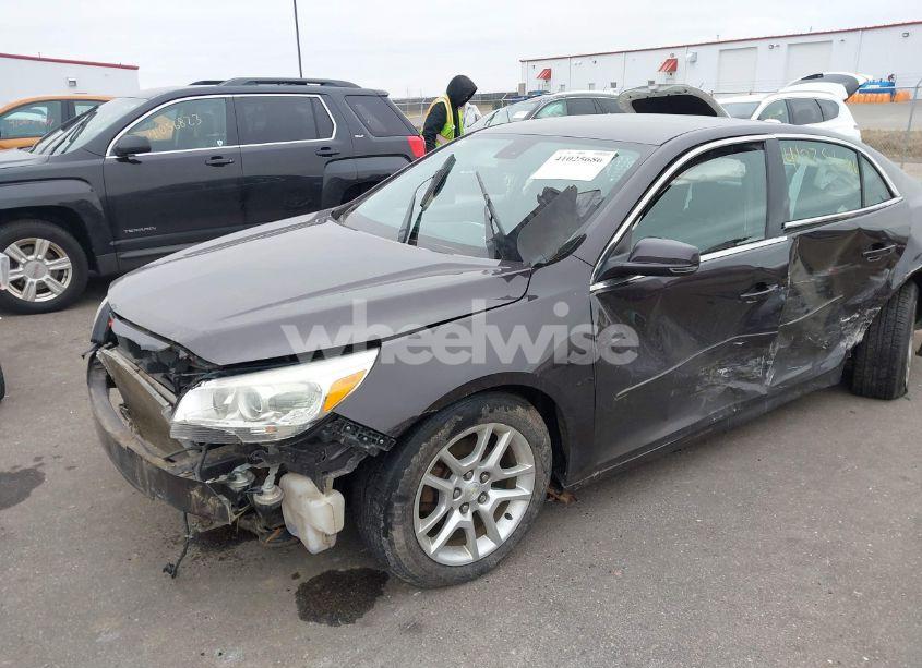 Photo 2 of 2015 Chevrolet Malibu 1LT (VIN 1G11C5SL3FF137870)