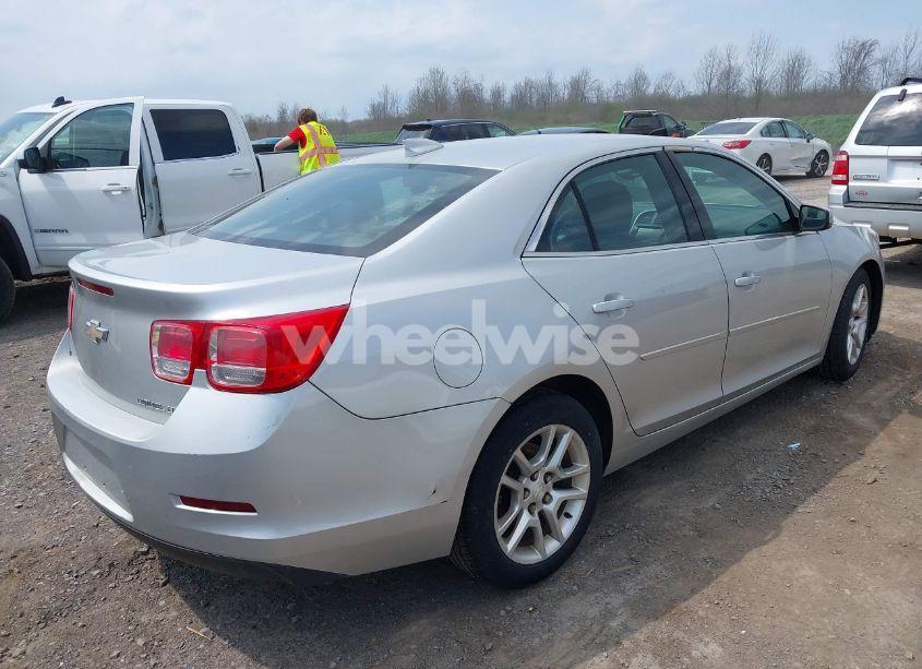 Photo 4 of 2015 Chevrolet Malibu 1LT (VIN 1G11C5SL3FU127044)
