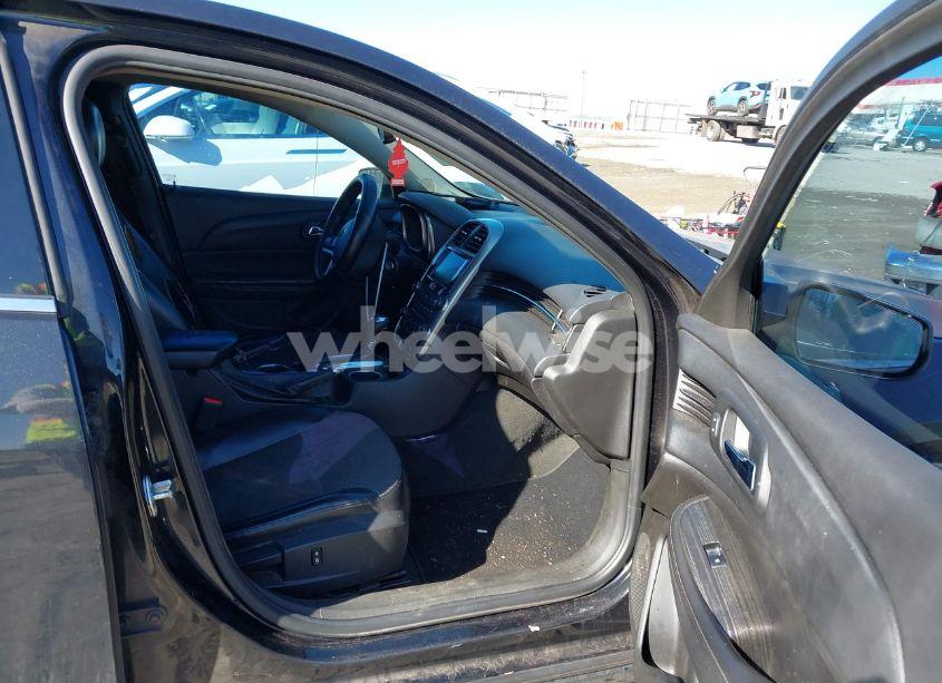 Photo 5 of 2015 Chevrolet Malibu 1LT (VIN 1G11C5SL4FF181733)