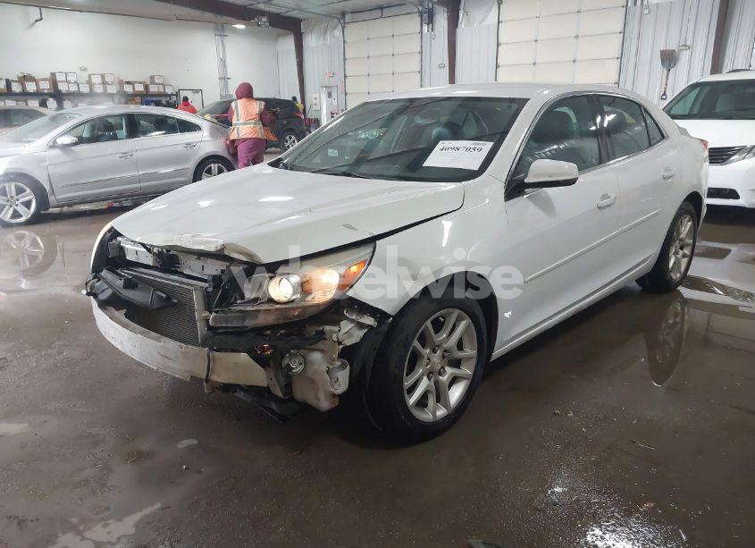 Photo 2 of 2015 Chevrolet Malibu 1LT (VIN 1G11C5SL4FF262098)