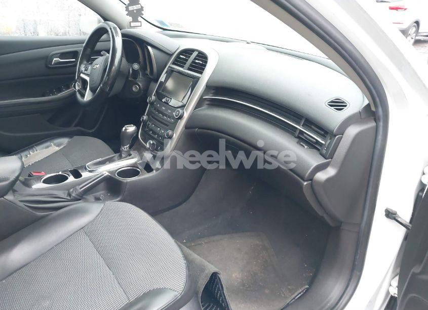 Photo 5 of 2015 Chevrolet Malibu 1LT (VIN 1G11C5SL4FF300655)