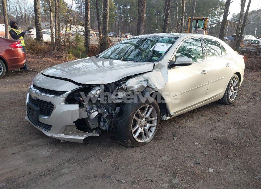 Photo 2 of 2015 Chevrolet Malibu 1LT (VIN 1G11C5SL4FF323126)