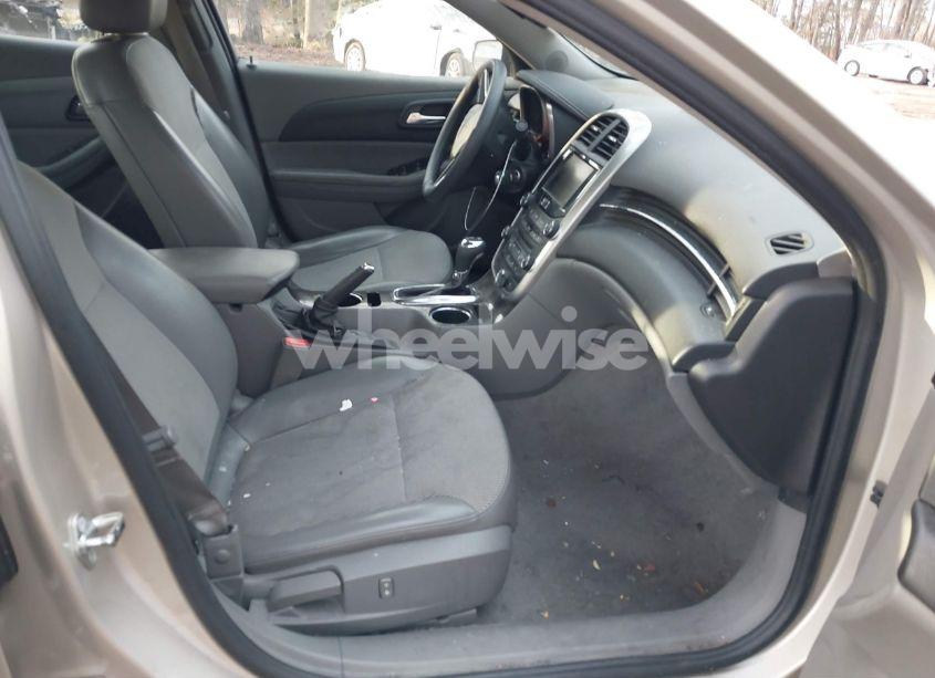 Photo 5 of 2015 Chevrolet Malibu 1LT (VIN 1G11C5SL4FF323126)