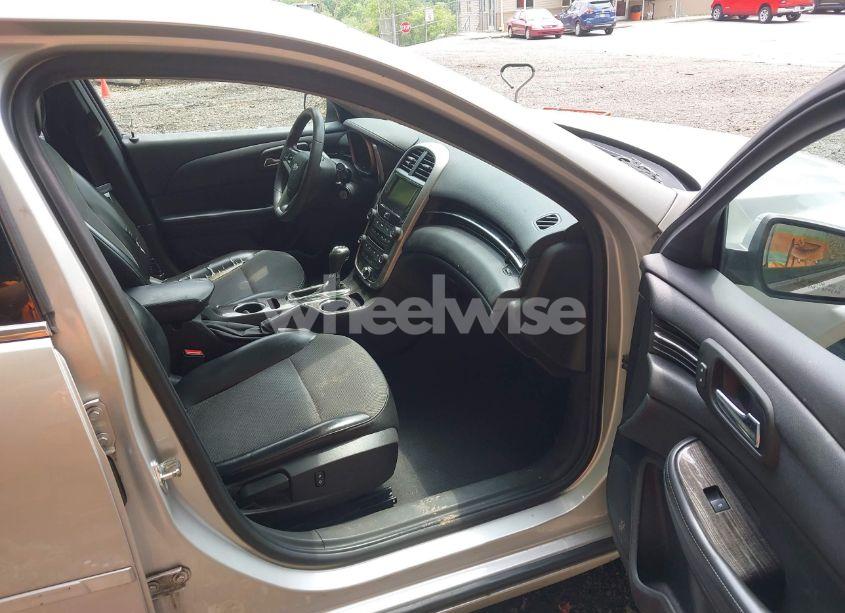 Photo 5 of 2015 Chevrolet Malibu 1LT (VIN 1G11C5SL4FF351783)