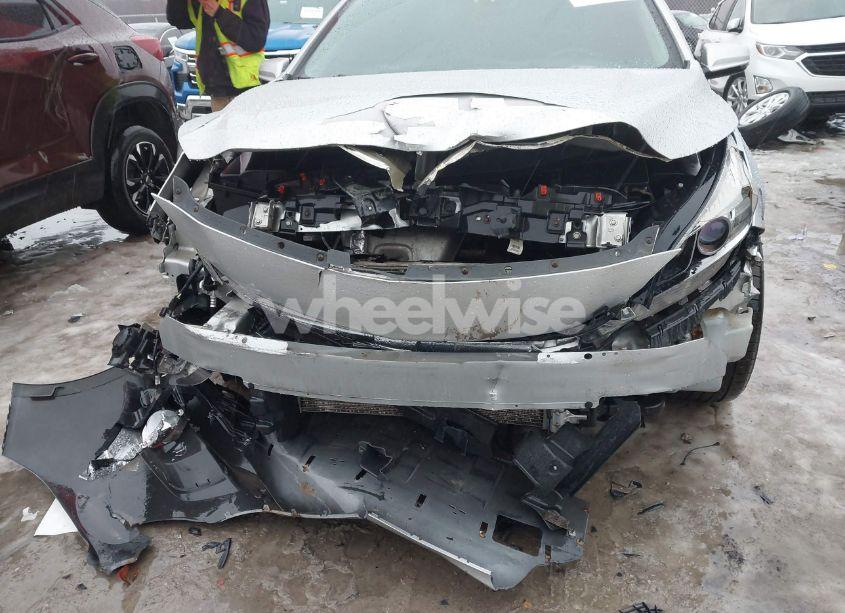 Photo 6 of 2015 Chevrolet Malibu 1LT (VIN 1G11C5SL4FU153345)