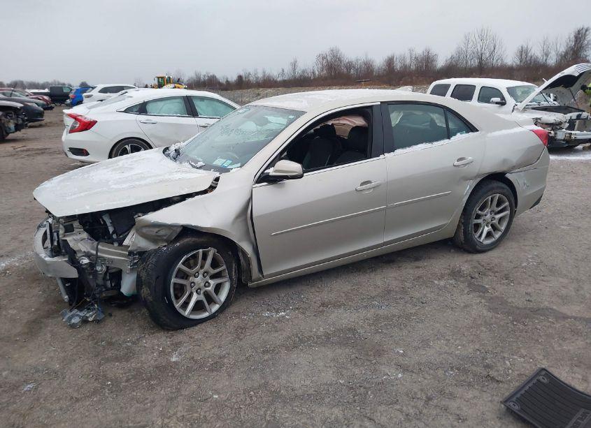 Photo 2 of 2015 Chevrolet Malibu 1LT (VIN 1G11C5SL5FF217624)