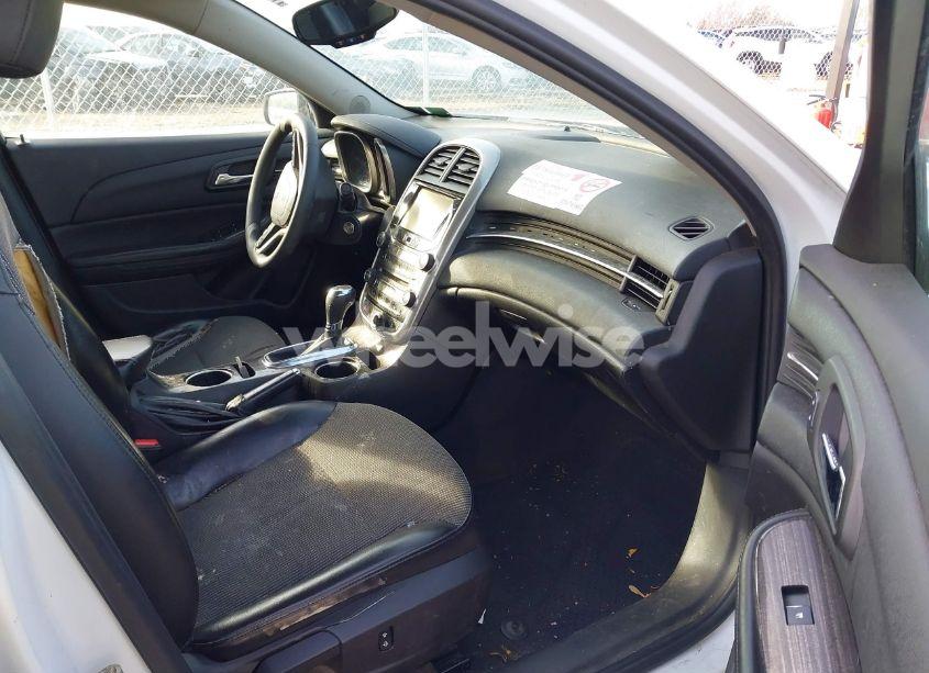 Photo 5 of 2015 Chevrolet Malibu 1LT (VIN 1G11C5SL6FF118925)