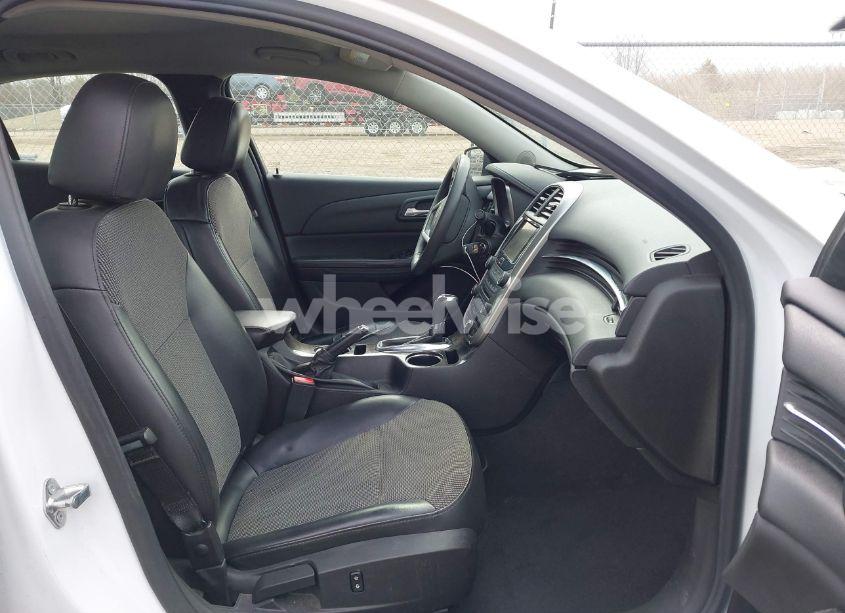 Photo 5 of 2015 Chevrolet Malibu 1LT (VIN 1G11C5SL6FF235386)