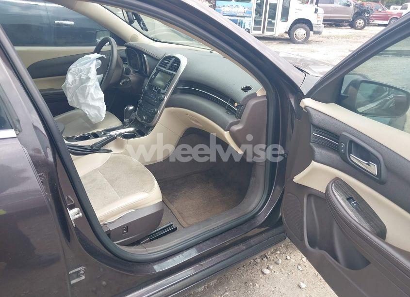 Photo 5 of 2015 Chevrolet Malibu 1LT (VIN 1G11C5SL7FF153537)