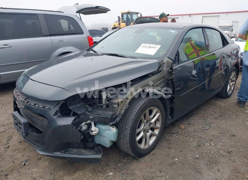 Photo 2 of 2015 Chevrolet Malibu 1LT (VIN 1G11C5SL7FF187400)