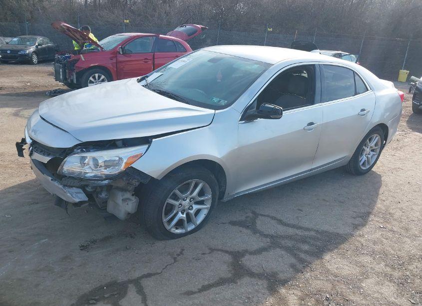 Photo 2 of 2015 Chevrolet Malibu 1LT (VIN 1G11C5SL8FF324294)
