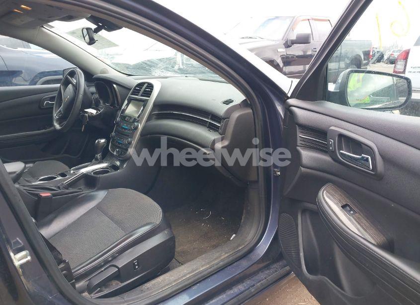 Photo 5 of 2015 Chevrolet Malibu 1LT (VIN 1G11C5SLXFF152639)