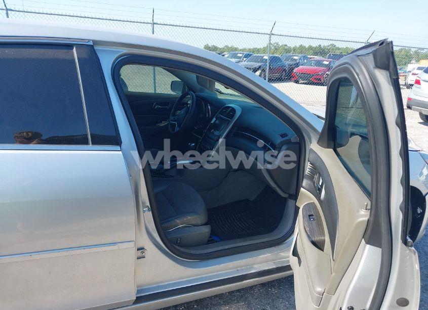 Photo 5 of 2015 Chevrolet Malibu 1LT (VIN 1G11C5SLXFF271159)