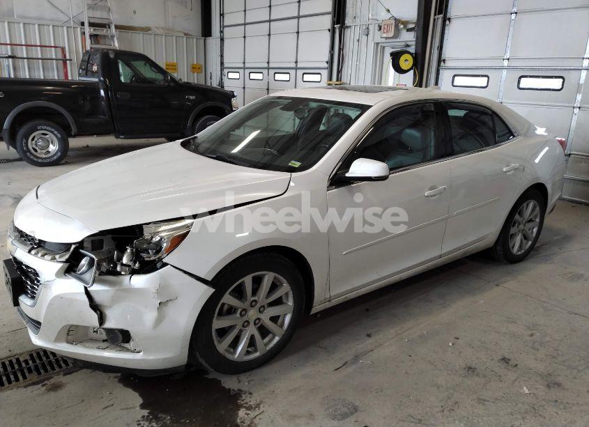 Photo 2 of 2015 Chevrolet Malibu 2LT (VIN 1G11D5SL2FF177967)