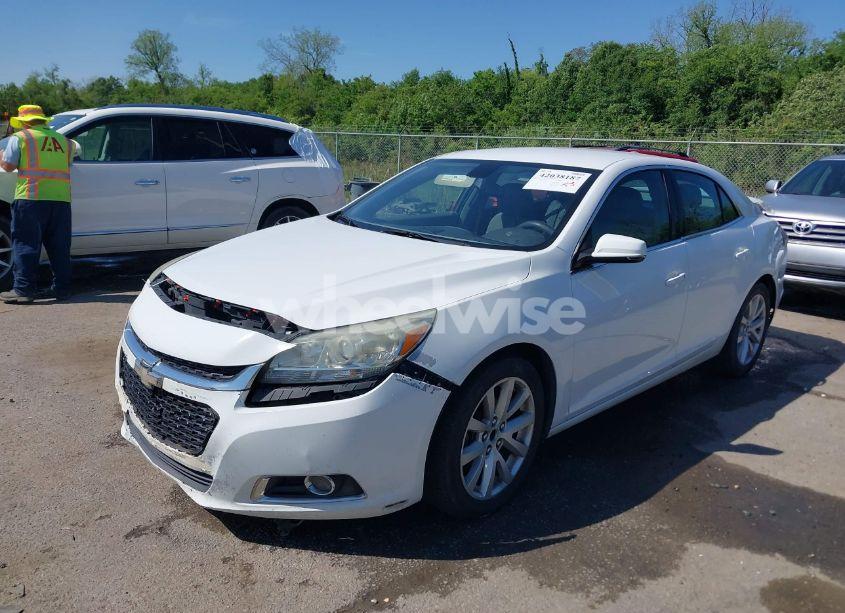 Photo 2 of 2015 Chevrolet Malibu 2LT (VIN 1G11D5SL4FF177727)
