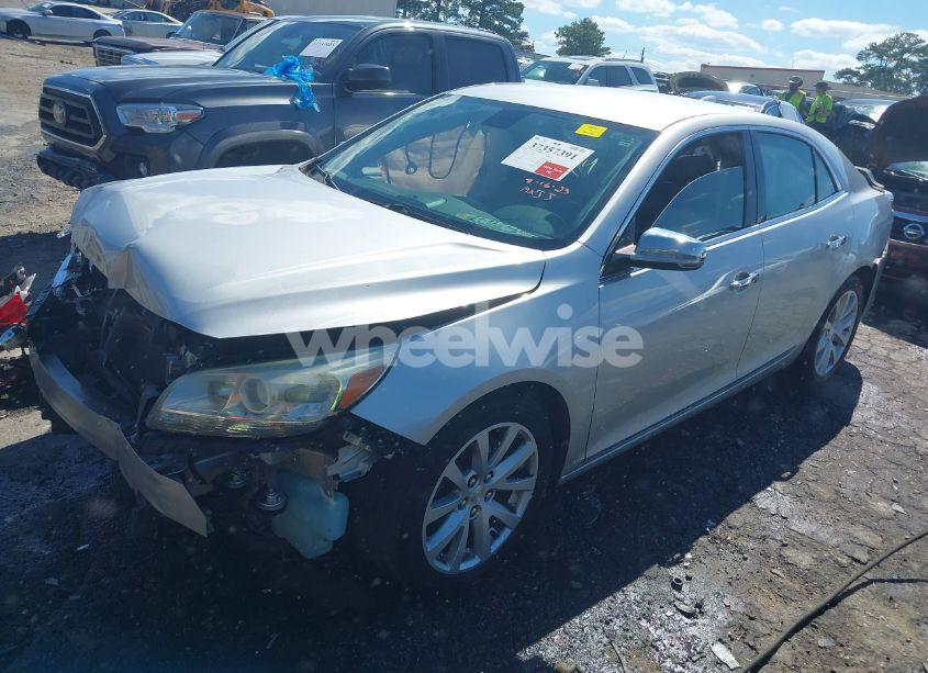 Photo 2 of 2015 Chevrolet Malibu 2LT (VIN 1G11D5SL4FF228689)