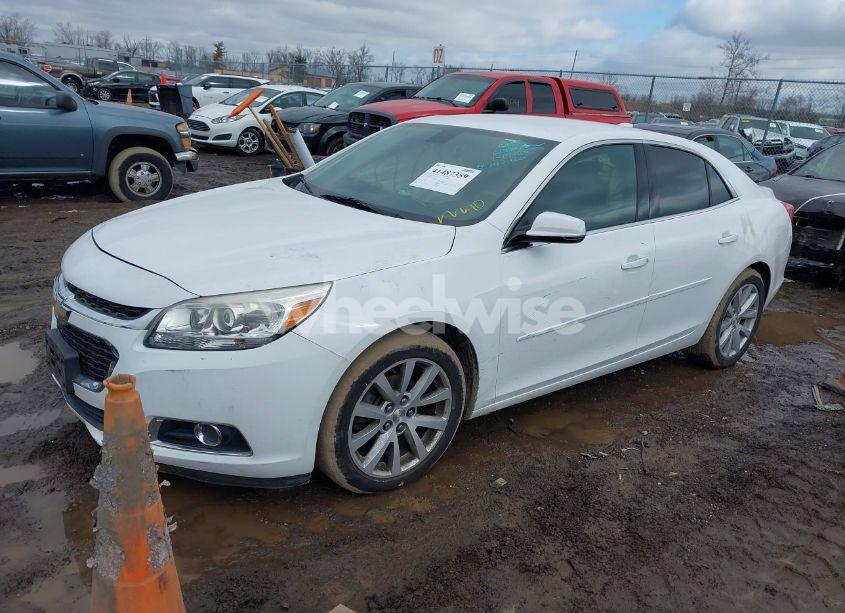 Photo 2 of 2015 Chevrolet Malibu 2LT (VIN 1G11D5SL4FU142116)